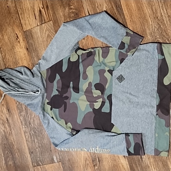 simply southern Tops - Simply Southern good condition hoodie sweatshirt gray with camouflage pattern.